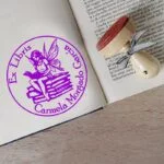 Lettura delle fate dei libri di francobolli
