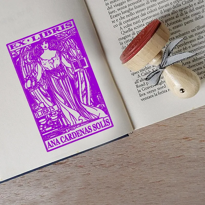 libro di francobolli donna con libro