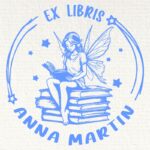Sello ex libris hada sobre libros
